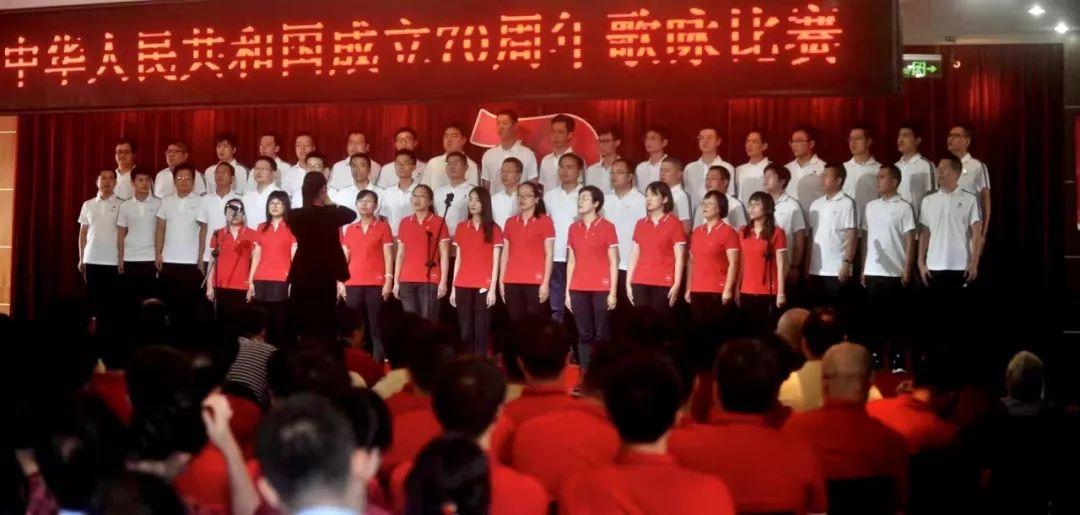 30、40岁的女人，要如何穿搭才会显高显瘦还提气质？
